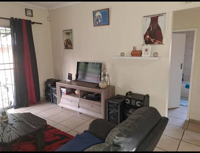 3 BEDROOM TOWNHOUSE FOR SALE IN KENMARE